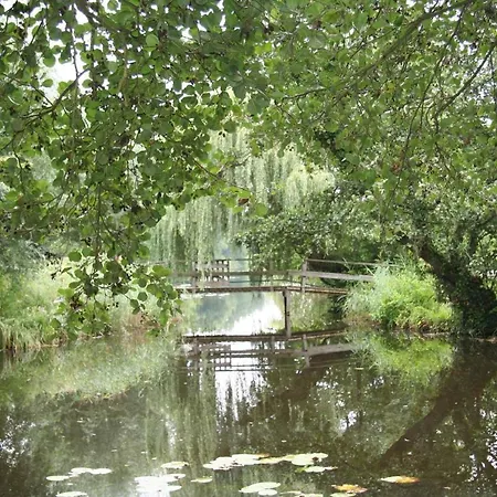 Botel C'est La Vie Houseboat