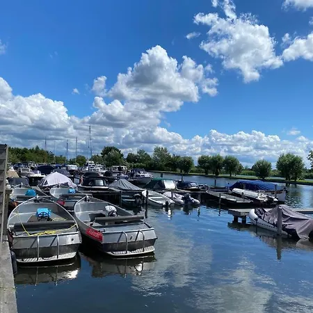 Båthotell C'est La Vie Houseboat