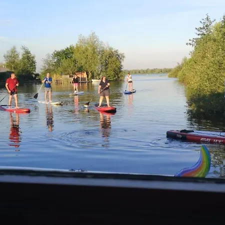 C'est La Vie Houseboat