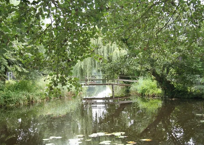 Botel C'est La Vie Houseboat