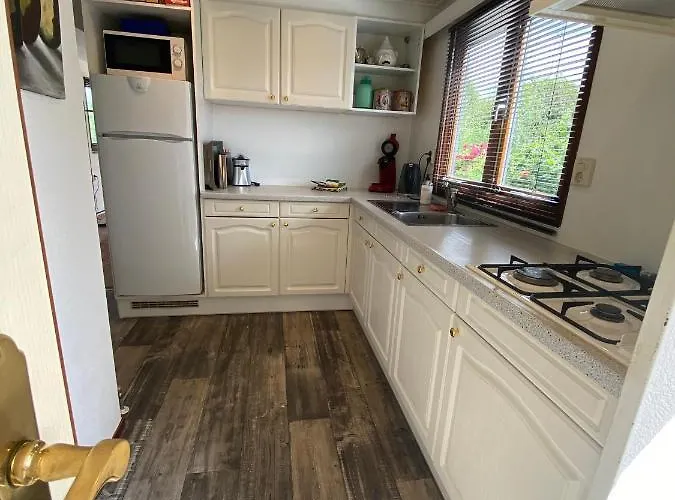 C'est La Vie Houseboat Botel Nederhorst den Berg