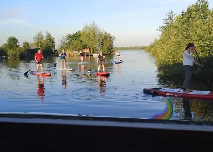 C'est La Vie Houseboat