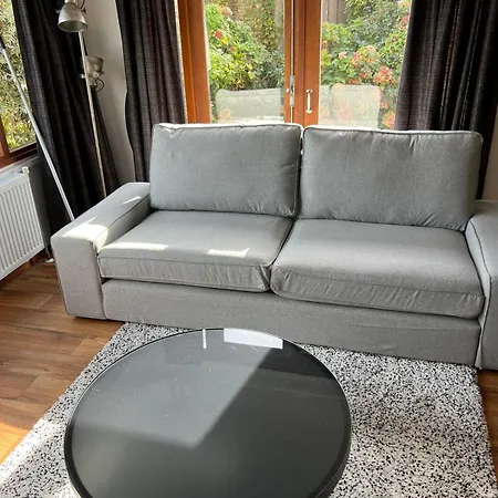 C'est La Vie Houseboat Botel